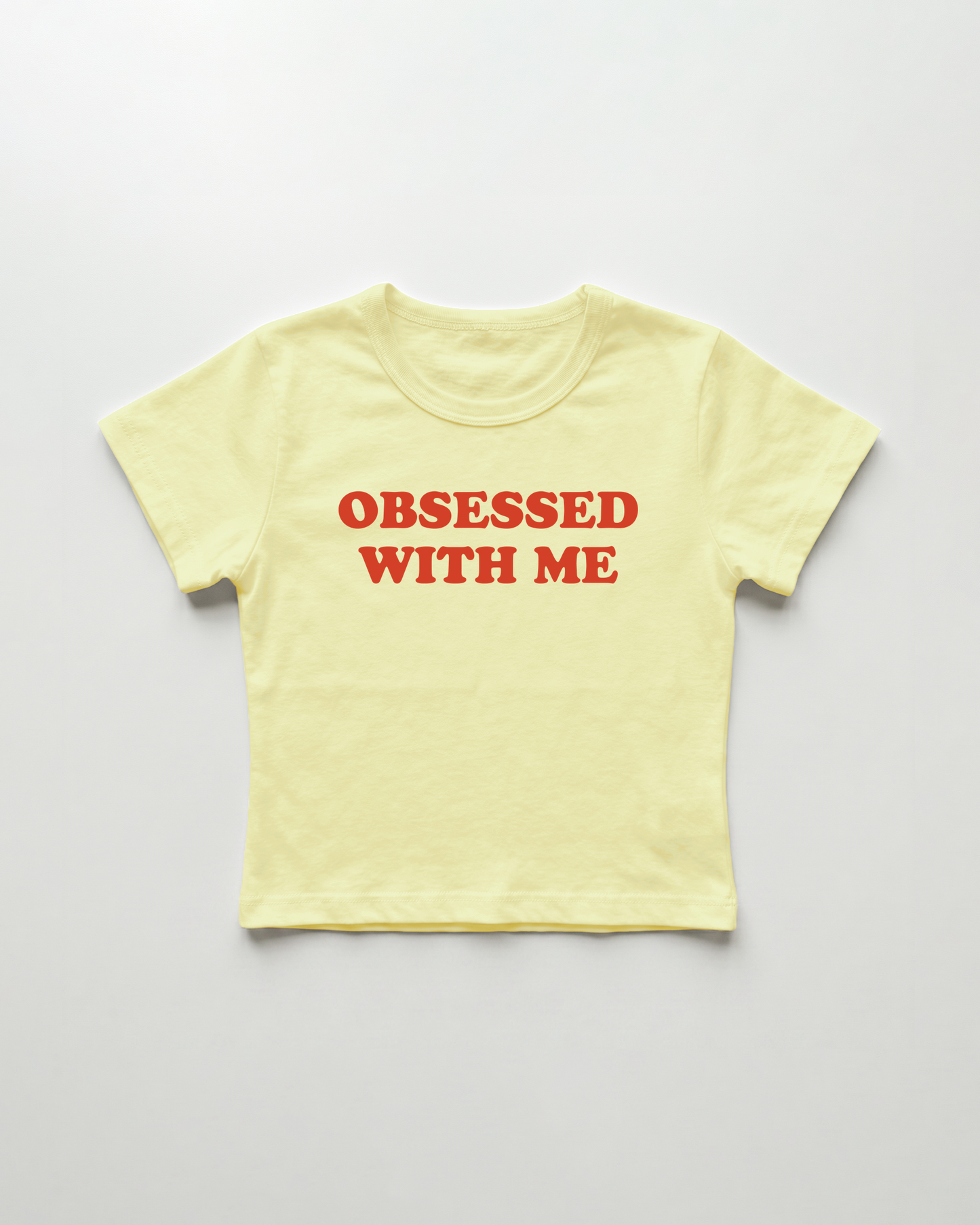obsessed with me cropped Baby Tee Gelb | Lolita Sinz