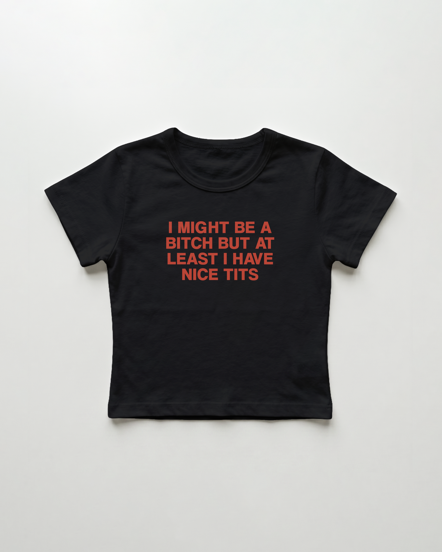 I might be a bitch but at least I have nice tits cropped Baby Tee Schwarz | Lolita Sinz