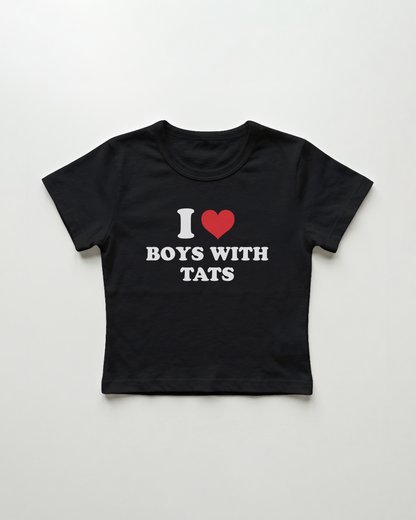 I love boys with tats cropped Baby Tee Schwarz | Lolita Sinz