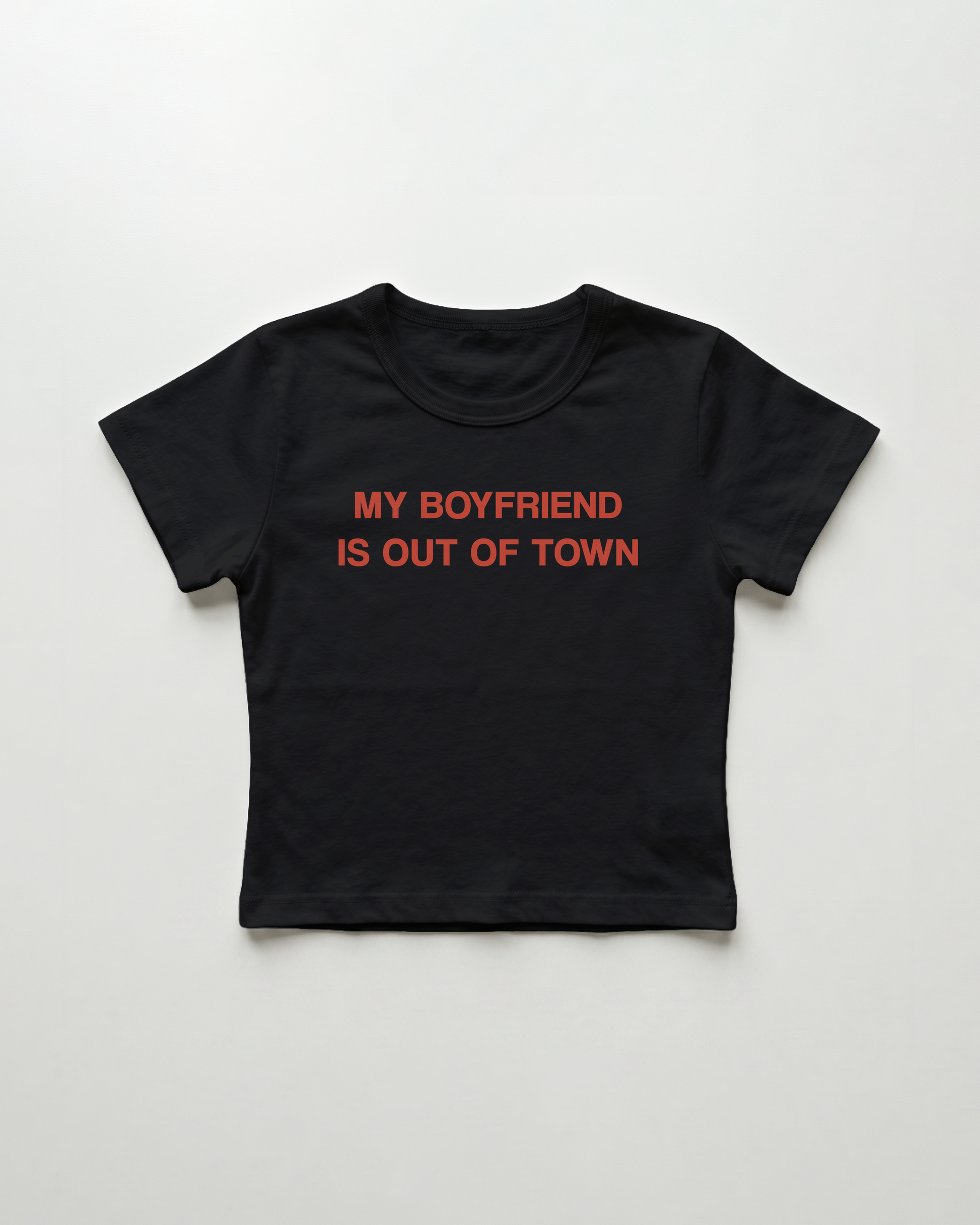 my boyfriend is out of town cropped Baby Tee Schwarz | Lolita Sinz