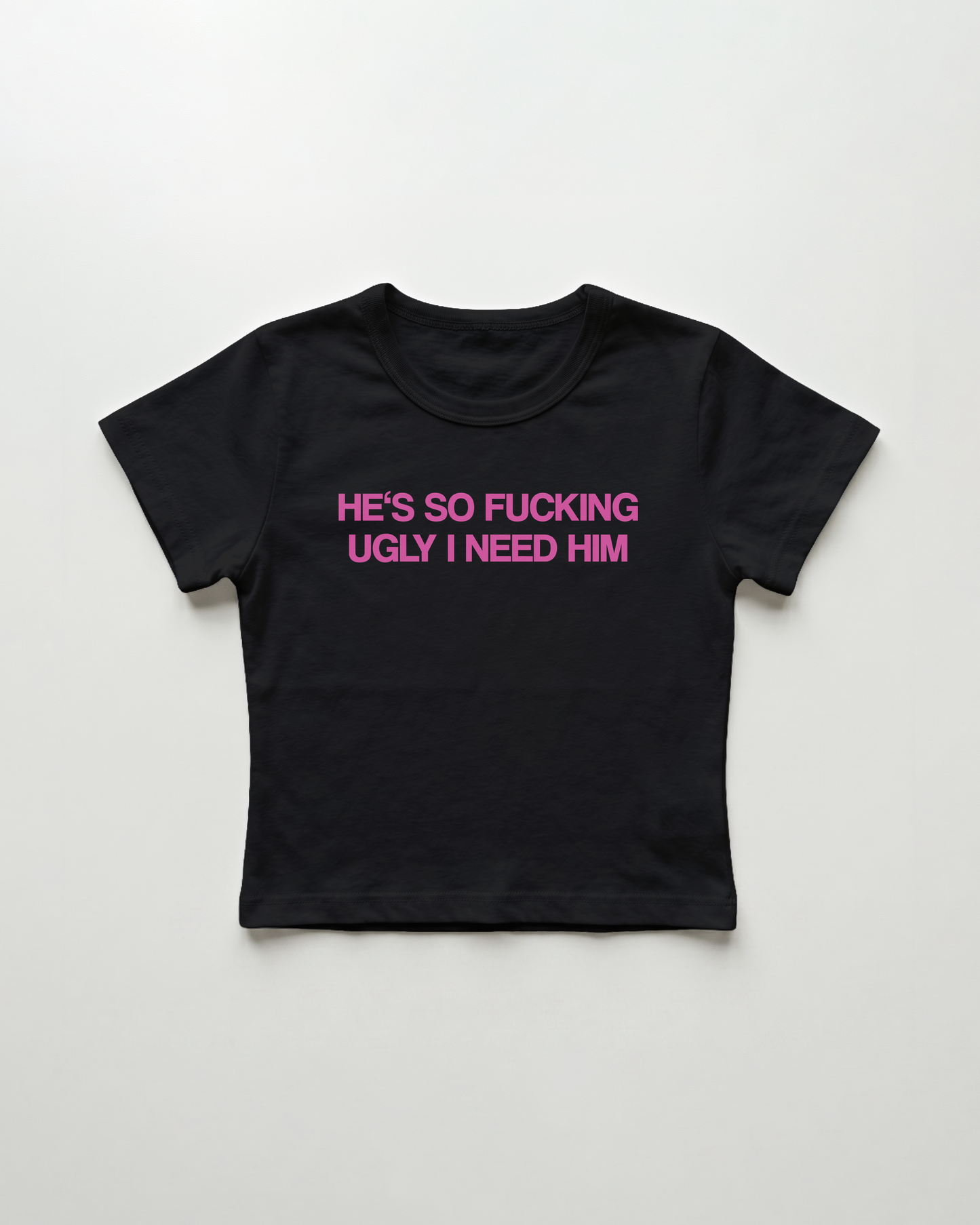 he's so fucking ugly I need him cropped Baby Tee Schwarz | Lolita Sinz