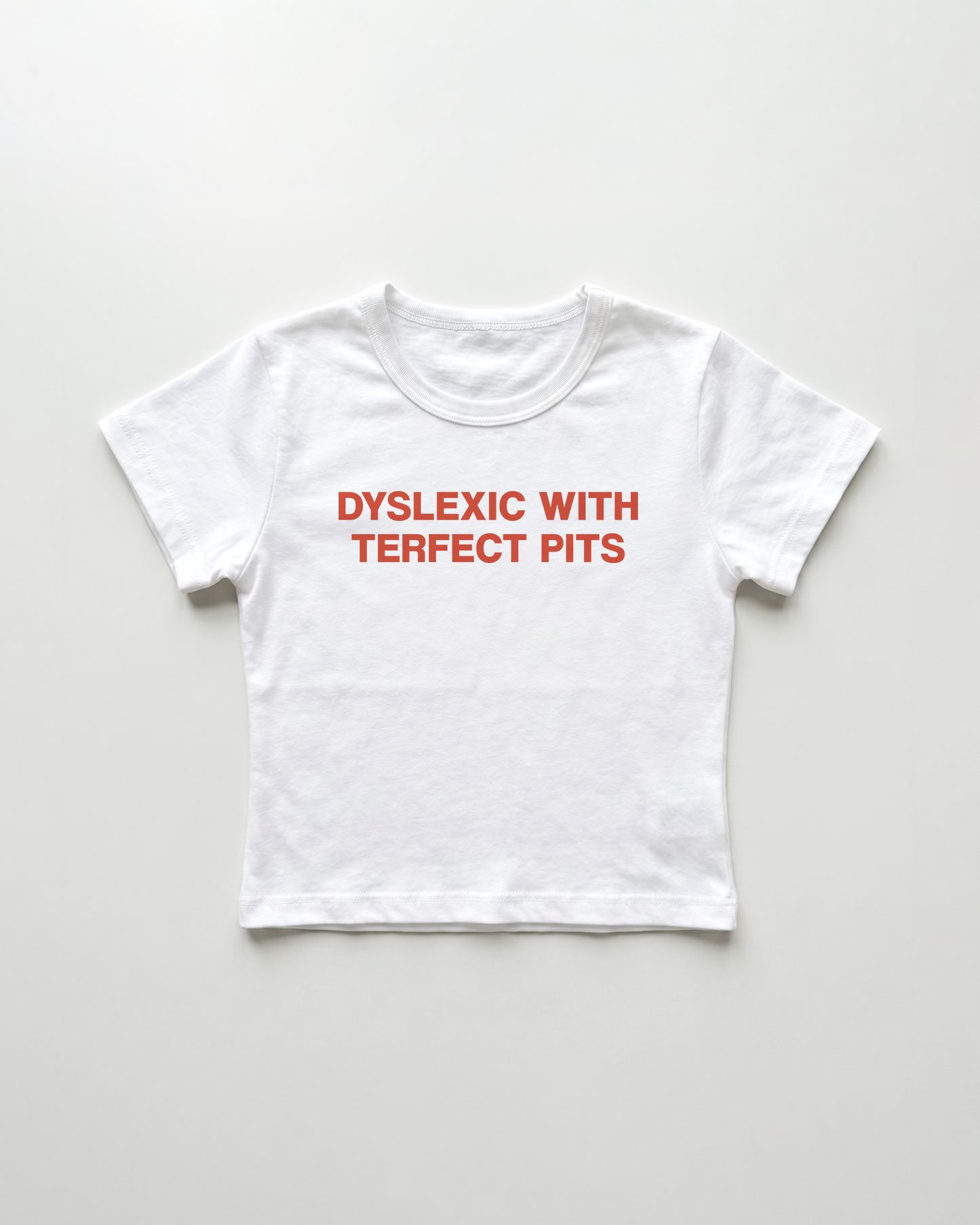 dyslexic with perfect tits cropped Baby Tee Weiss | Lolita Sinz