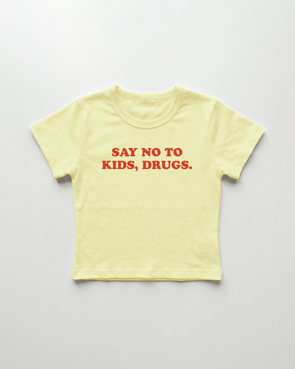 say no to kids, drugs. cropped Baby Tee Gelb | Lolita Sinz