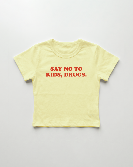 say no to kids, drugs. cropped Baby Tee Gelb | Lolita Sinz