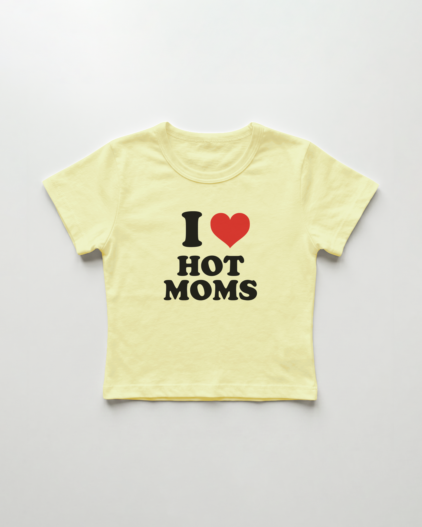 I love hot moms cropped Baby Tee Gelb | Lolita Sinz