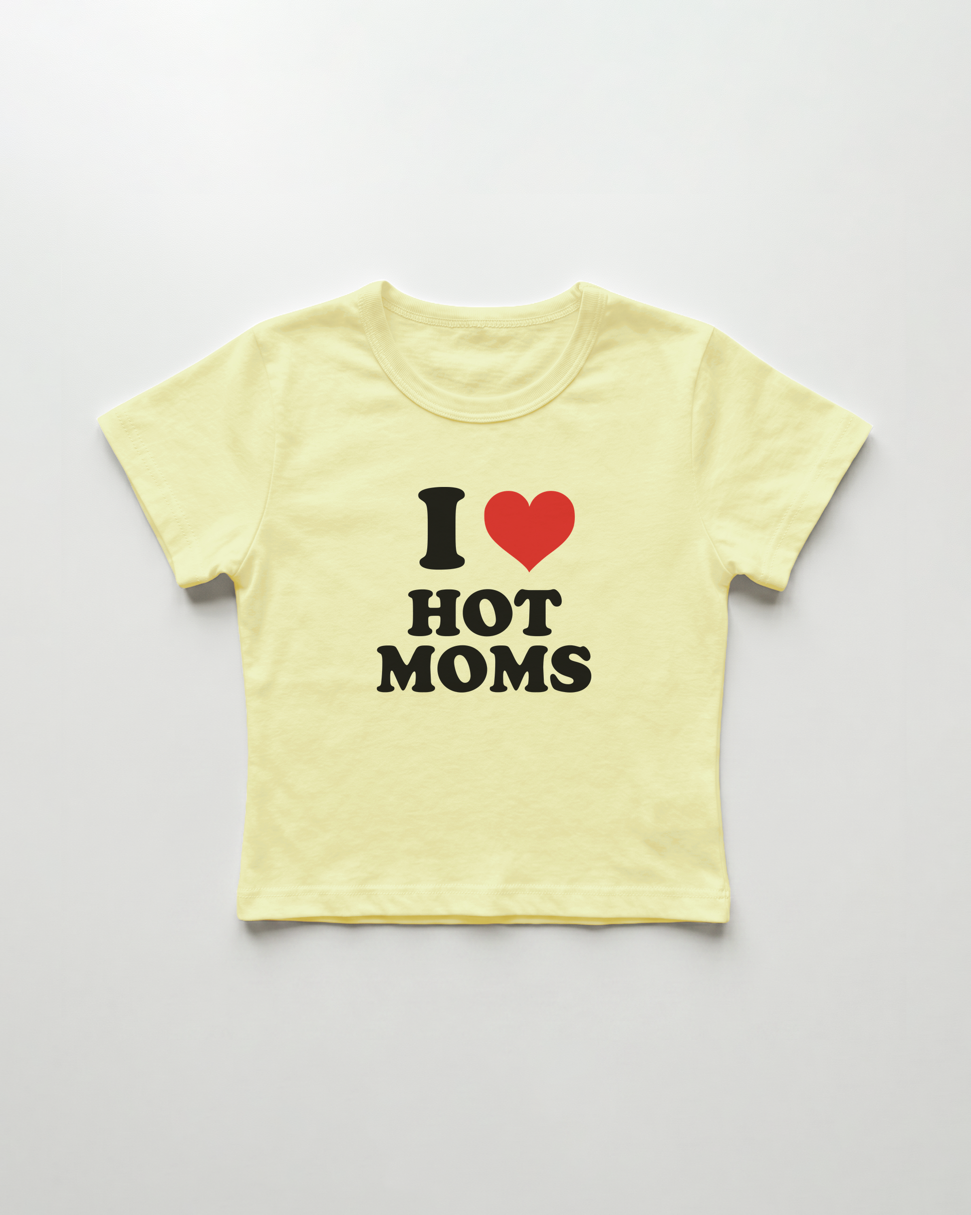 I love hot moms cropped Baby Tee Gelb | Lolita Sinz
