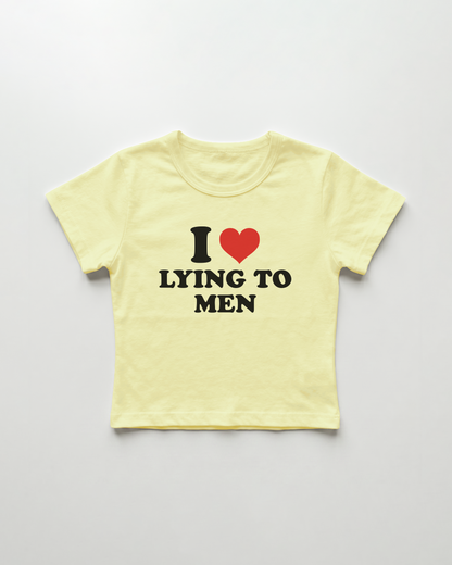 I love lying to men cropped Baby Tee Gelb | Lolita Sinz