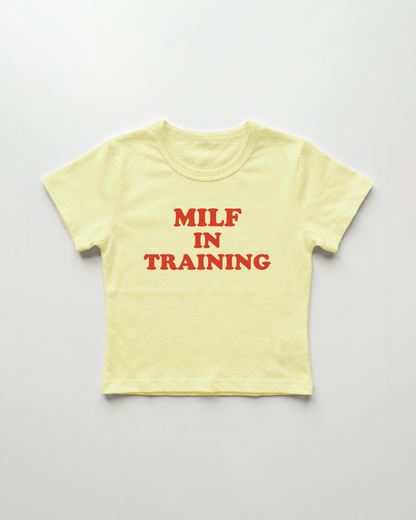 milf in training cropped Baby Tee Gelb | Lolita Sinz