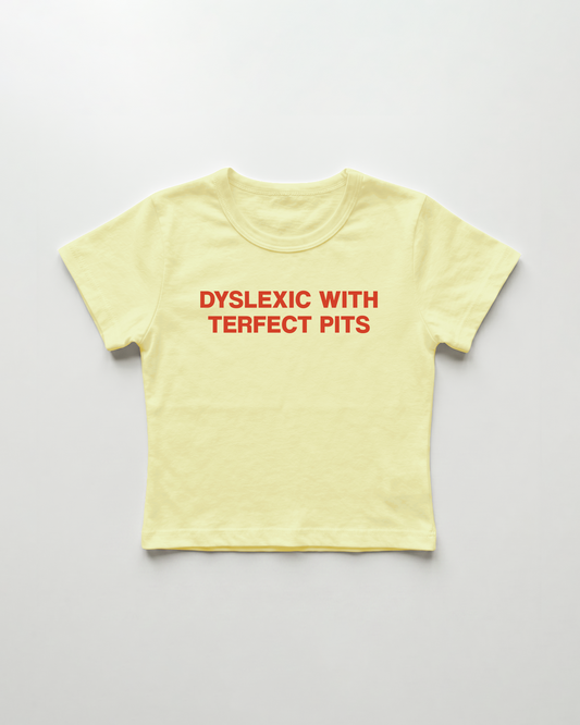 dyslexic with perfect tits cropped Baby Tee Gelb | Lolita Sinz