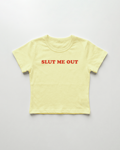 slut me out cropped Baby Tee Gelb | Lolita Sinz