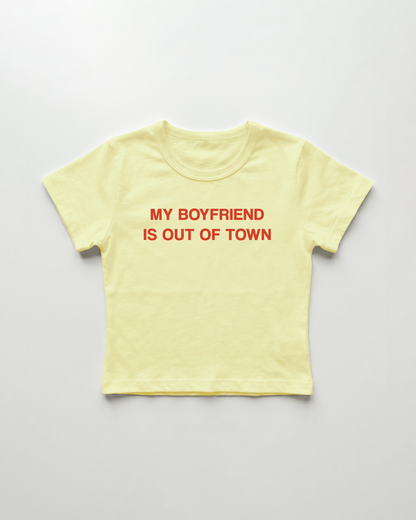 my boyfriend is out of town cropped Baby Tee Gelb | Lolita Sinz