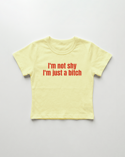 I'm not shy I'm just a bitch cropped Baby Tee Gelb | Lolita Sinz